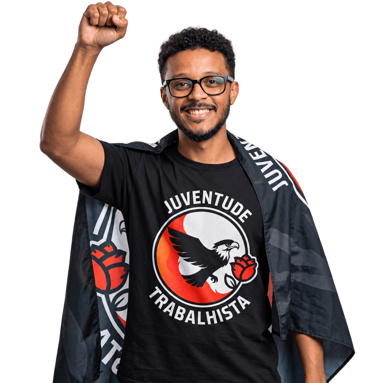 Tamir Felipe de punho erguido, com camiseta da Juventude Trabalhista